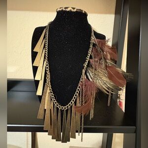 Bronze metal and feathers 🪶 necklace